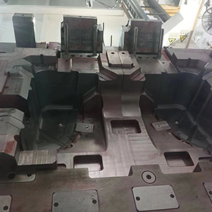 后保險杠左右下支架模具